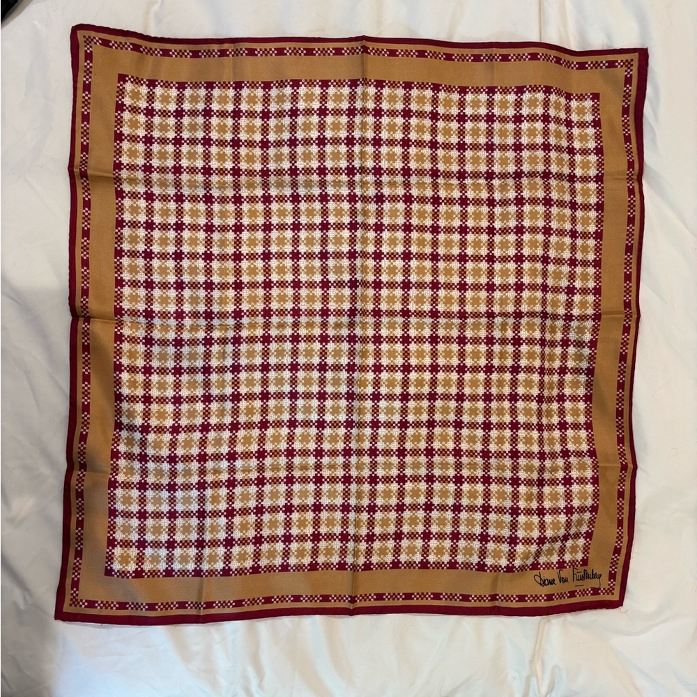 Vintage Diane von Furstenberg Silk scarf 23” square, excellent